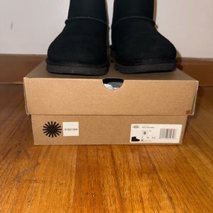 Black UGG Kids Classic Mini II 6Y